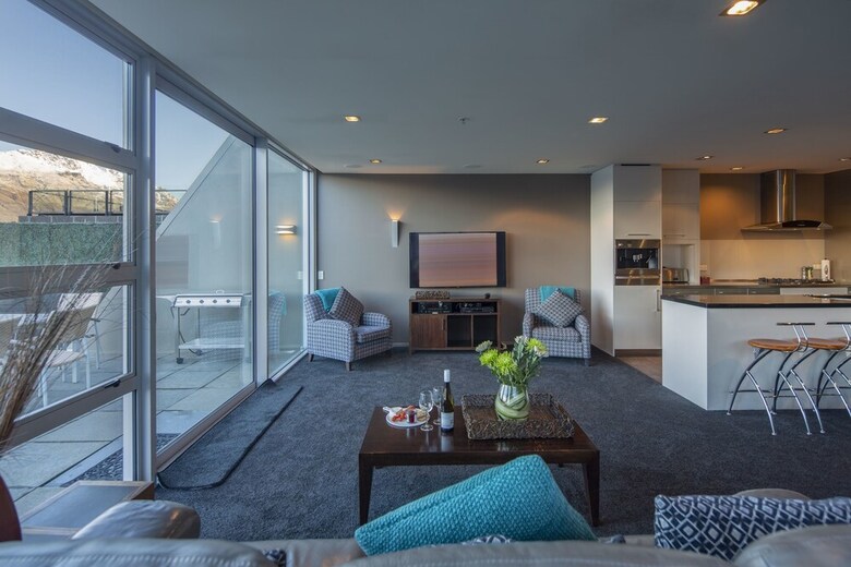 53 Shotover Apartment 302