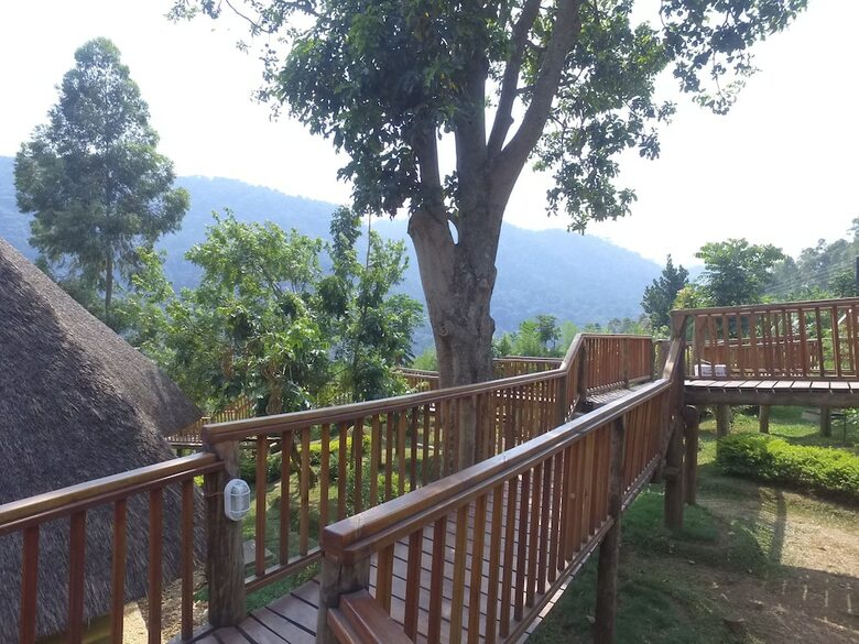 Hotel Trackers Safari Lodge Bwindi