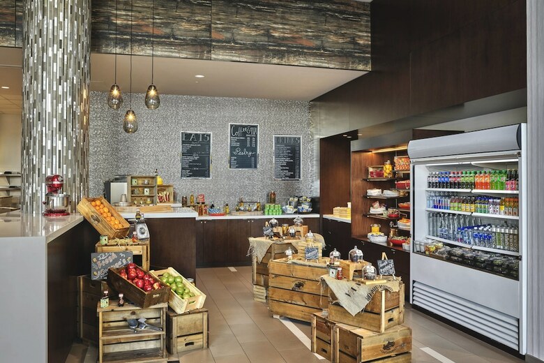 Calgary Airport Marriott In-terminal Hotel