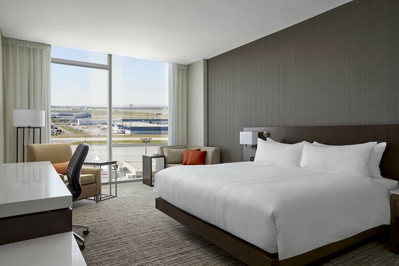 Calgary Airport Marriott In-terminal Hotel