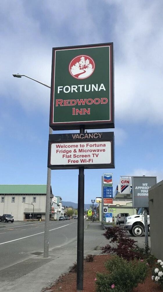 Motel Fortuna Redwood Inn