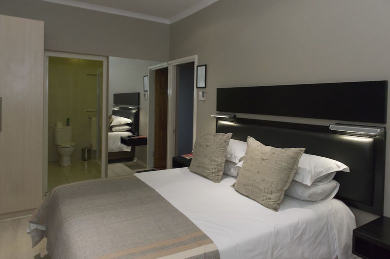 Hotel The Suburban