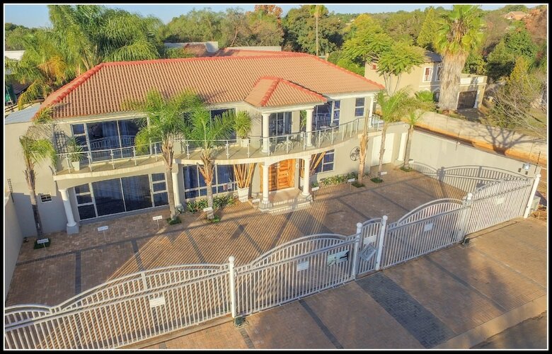 Hotel Cocomo Guesthouse, Spa And Conference Centre