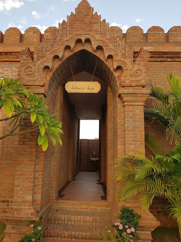 Famous Hotel Bagan