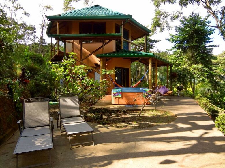 Hotel Manoas Luxury Camping And Villa Rentals