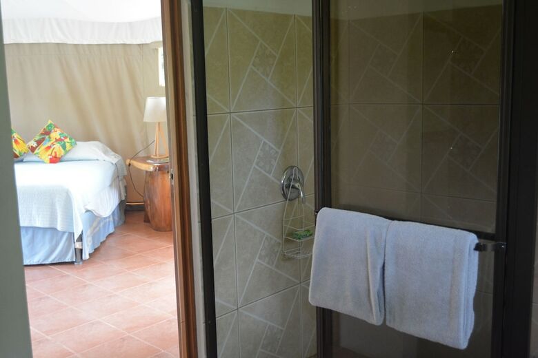 Hotel Manoas Luxury Camping And Villa Rentals