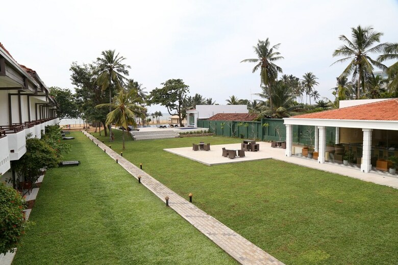 Hibiscus Beach Hotel And Villas
