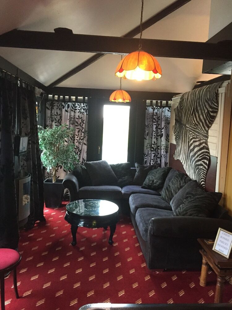 Posada The Crown Lodge And Restaurant