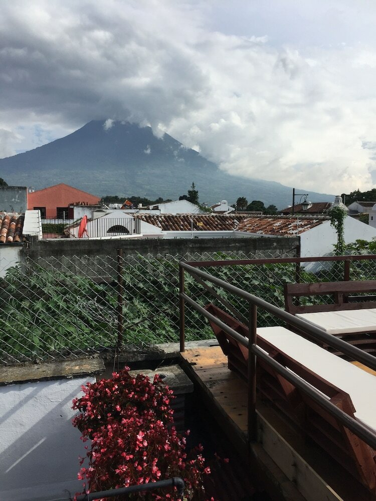 Hostal Feathers Hotel And Lounge