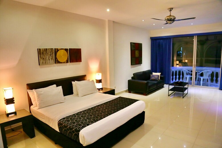 Hotel East Suites