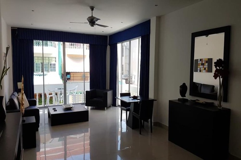 Hotel East Suites
