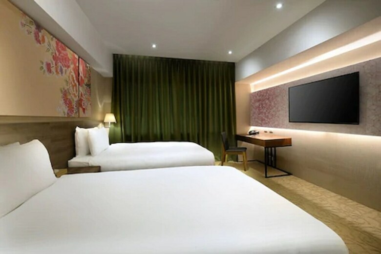 Aeris International Hotel