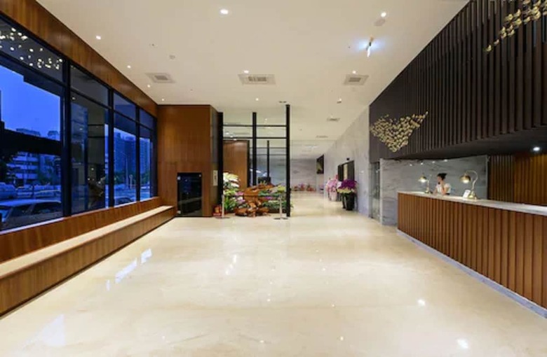 Aeris International Hotel