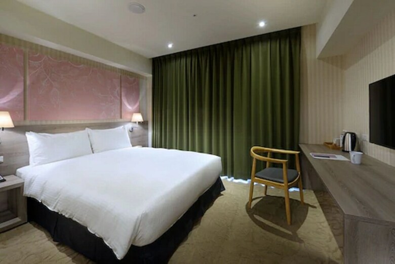 Aeris International Hotel