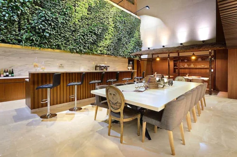 Aeris International Hotel