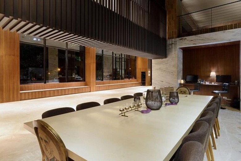 Aeris International Hotel