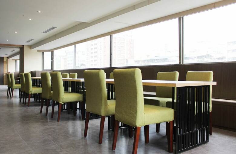 Aeris International Hotel