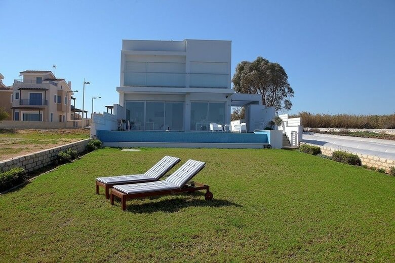Protaras Seafront Villa Eponine