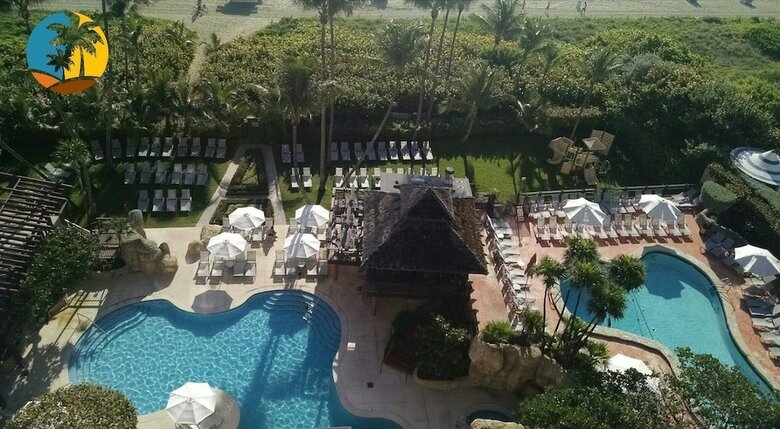 Deluxe Beach Resort - Hora Rentals