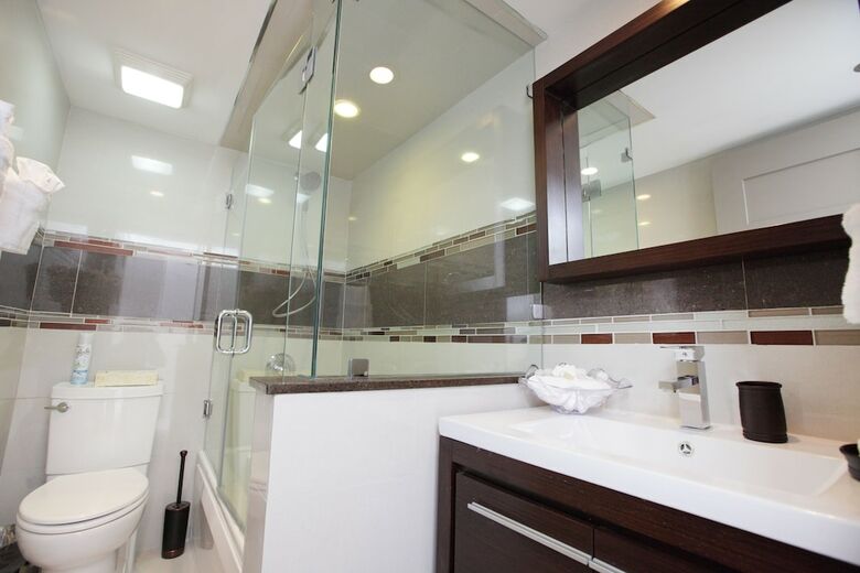Deluxe Beach Resort - Hora Rentals