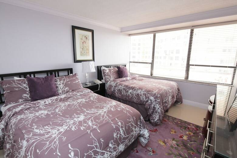 Deluxe Beach Resort - Hora Rentals