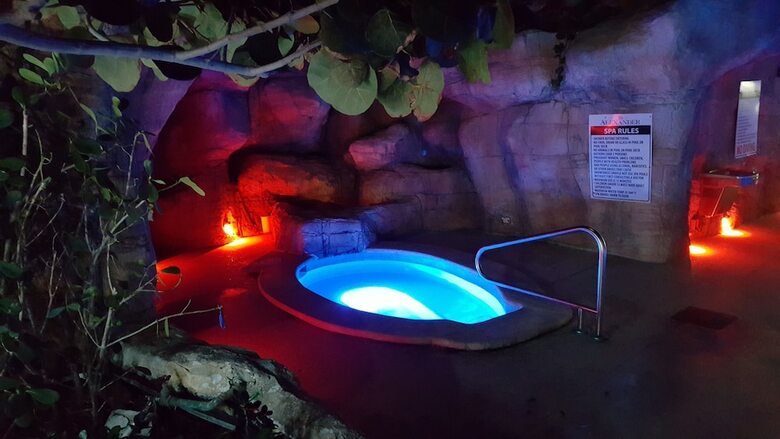 Deluxe Beach Resort - Hora Rentals