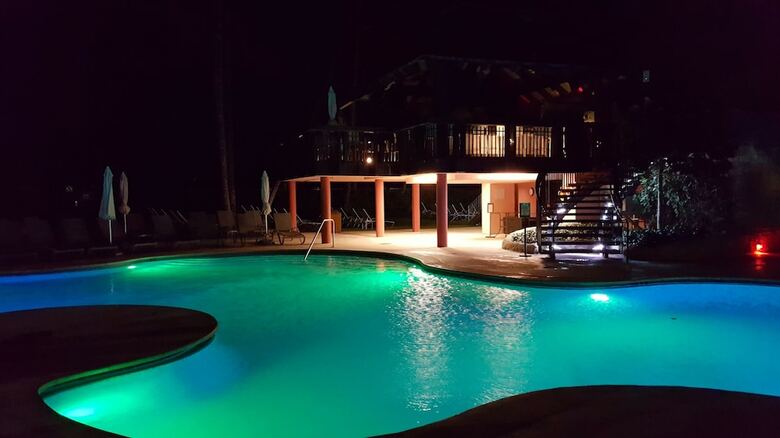 Deluxe Beach Resort - Hora Rentals