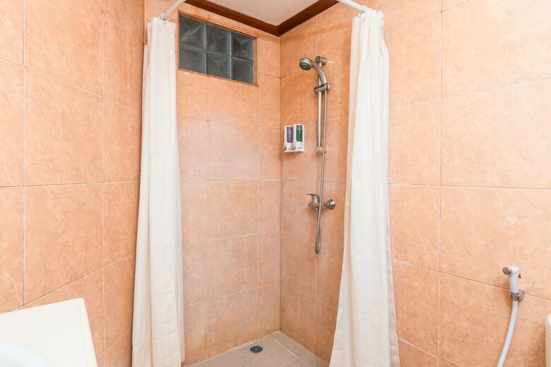 Hotel Zen Rooms Kuta Flora