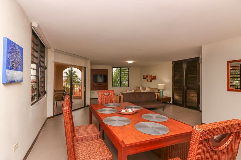 Hotel The Plaza Suites
