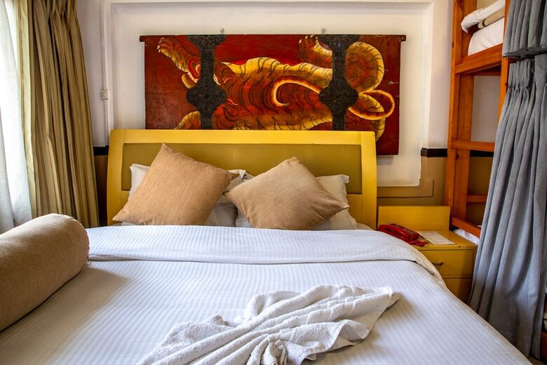 Shangri-la Boutique Hotel