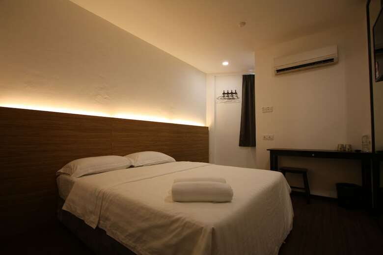 Hotel Place2stay - Opposite Hilton