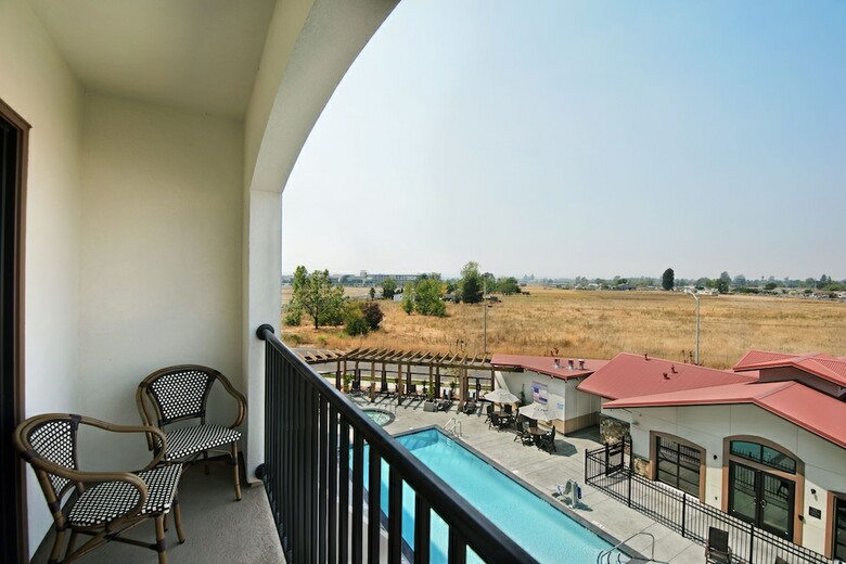 Hotel Oxford Suites Sonoma County