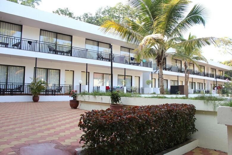 Hotel Le Pearl Goa Resort & Spa