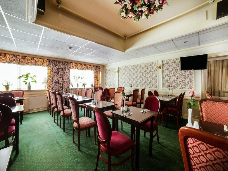 Oyo The Cumberland Hotel