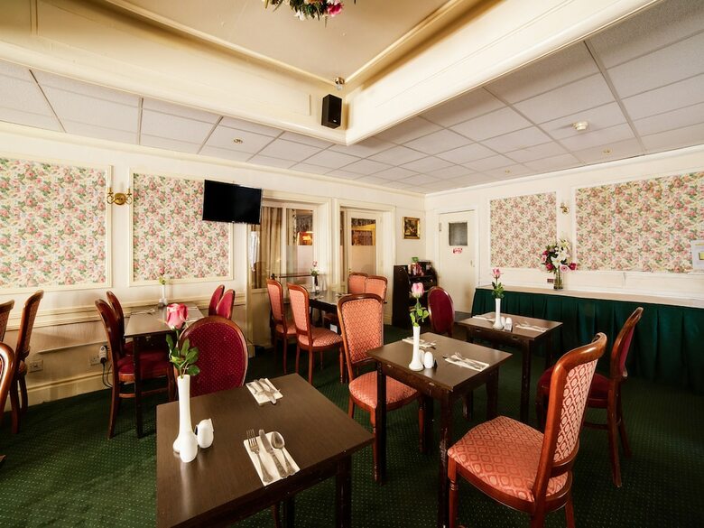 Oyo The Cumberland Hotel