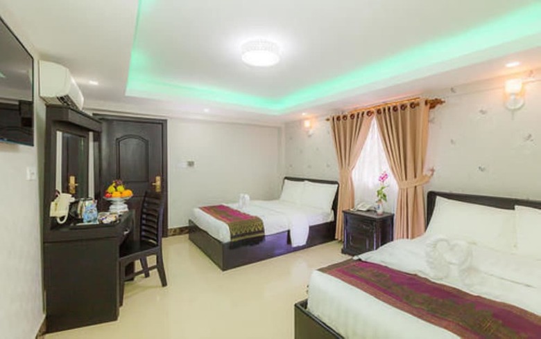 Seventh Heaven Hotel And High Bar