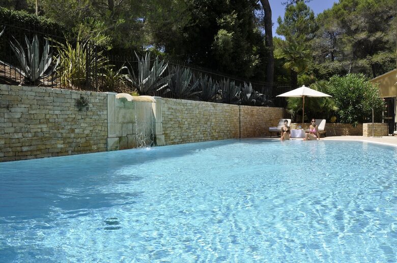 Hotel H�tel Om�ga