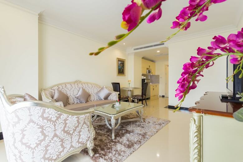 Hotel Lk Crystal Ville