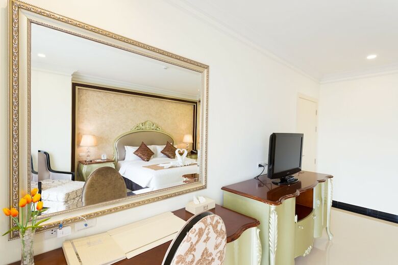 Hotel Lk Crystal Ville