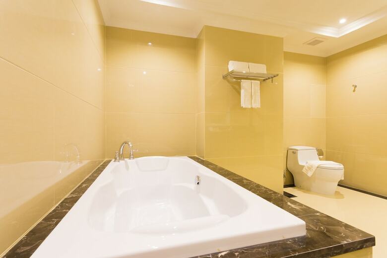 Hotel Lk Crystal Ville