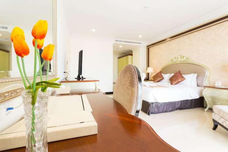 Hotel Lk Crystal Ville