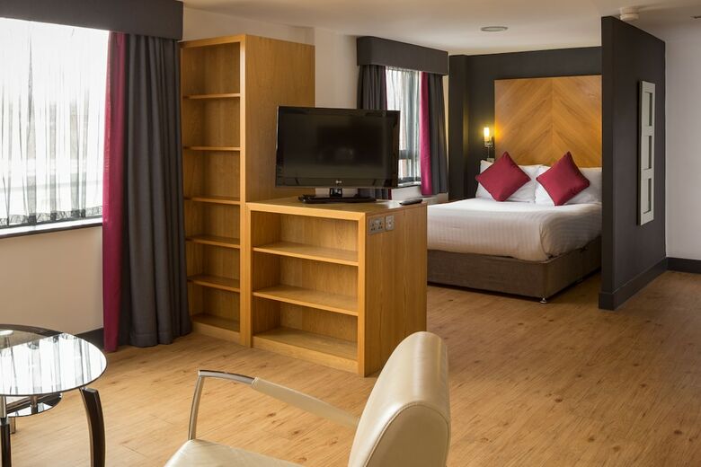 Apartamentos Roomzzz Leeds City West