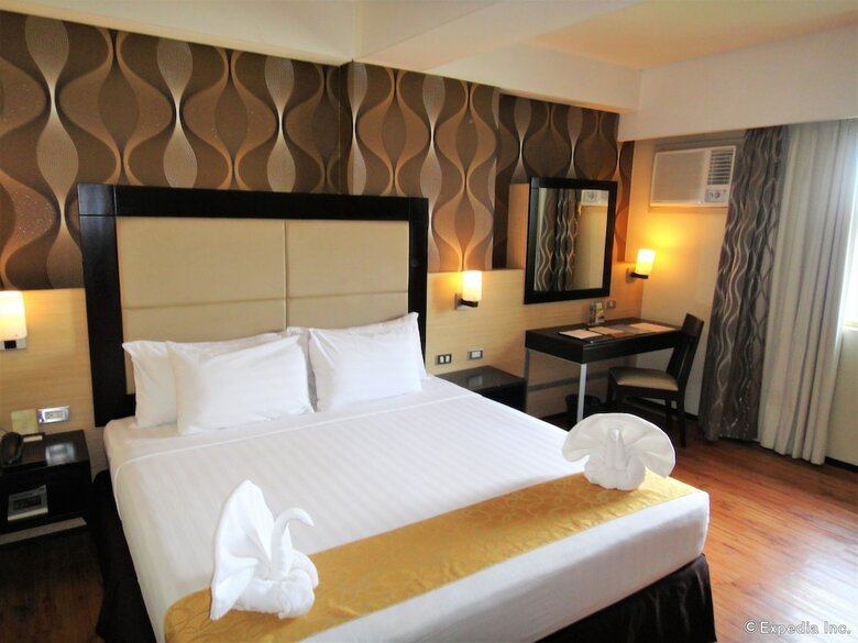 Mallberry Suites Business Hotel