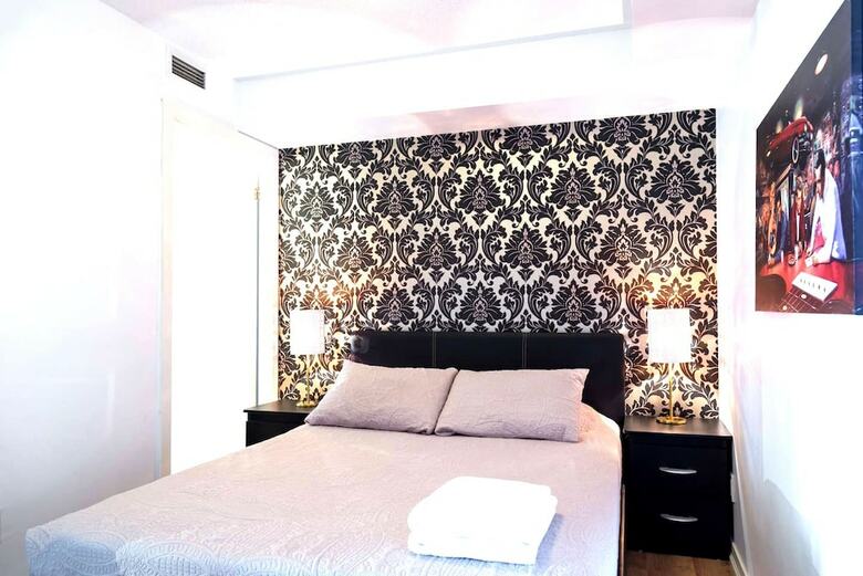 Lavish Suites- New Two Bedroom - Amazing Cn Tower View