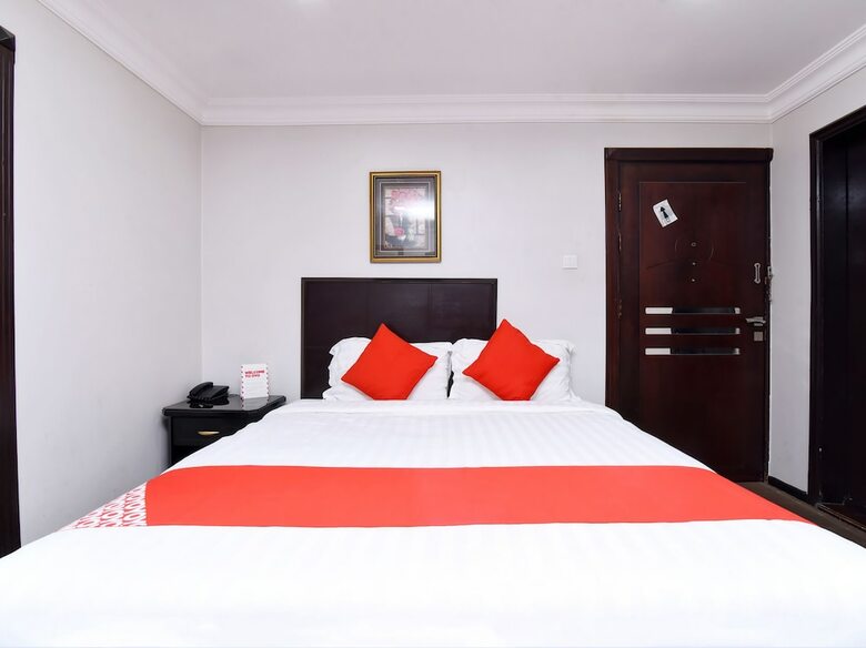 Oyo 411 Moon Hotel