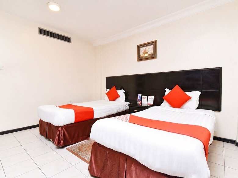 Oyo 411 Moon Hotel