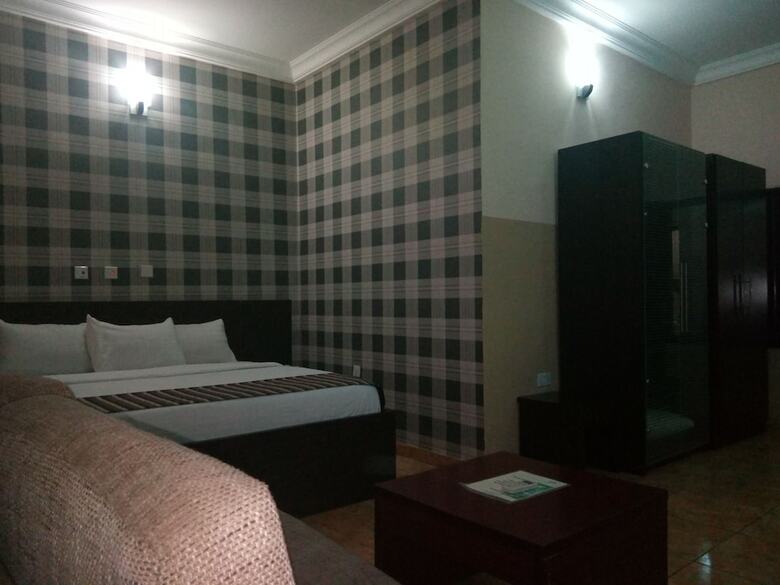 Hotel Kapital Klub & Apartments