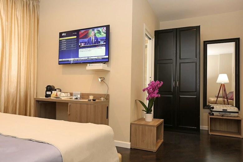 Hotel S Suites In Rome