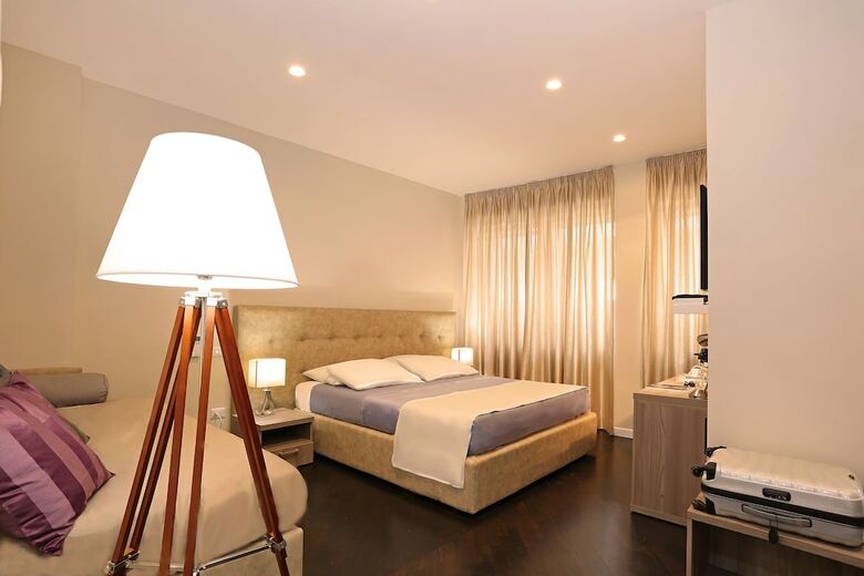 Hotel S Suites In Rome