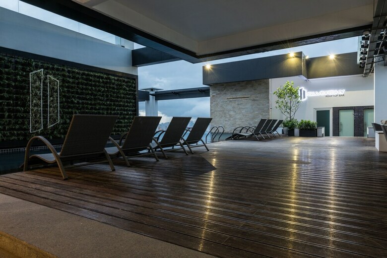 Hotel Naki Suites @ Silvertown